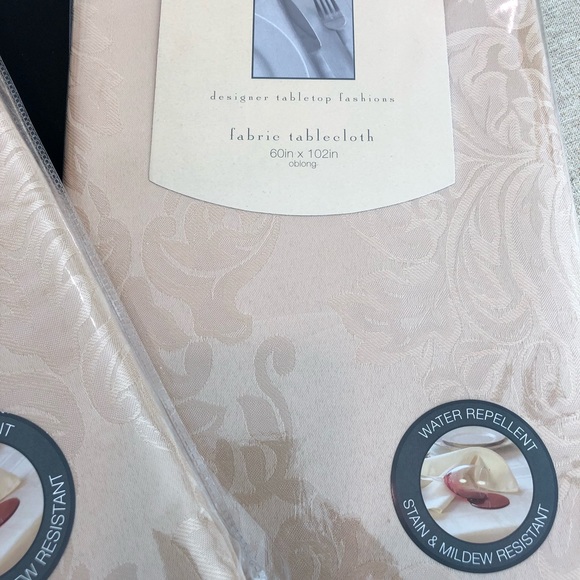 Price drop Tablecloth-brand new waterproof - Picture 3 of 3